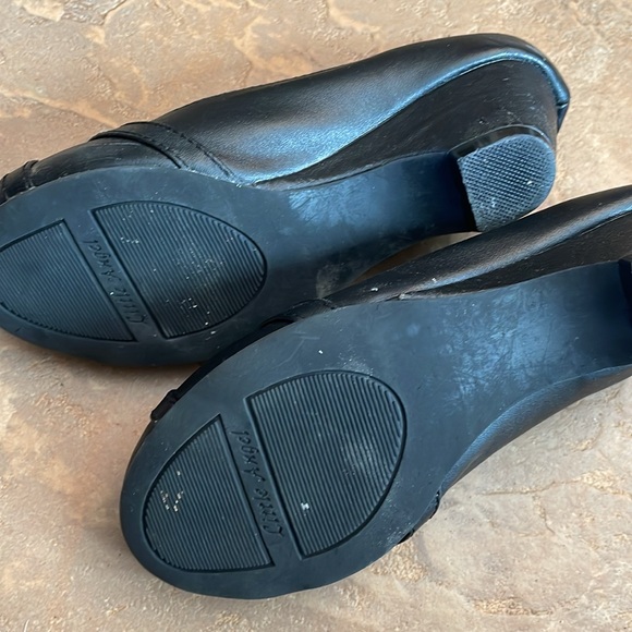 Girls slip on black wedge with bow detail size 2 - Picture 2 of 4